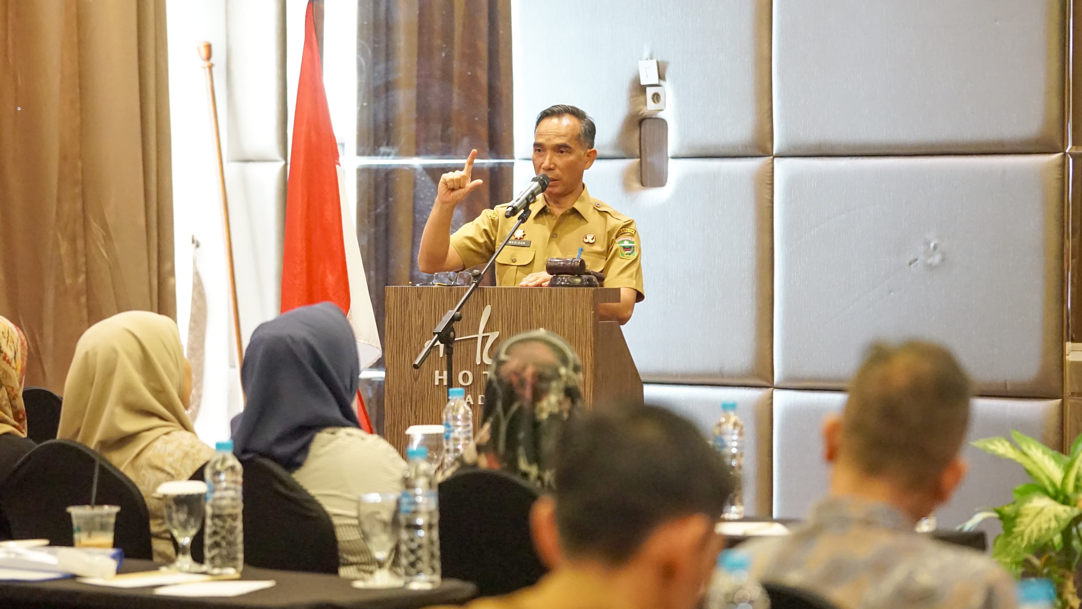 Bupati Solok diwakili Medison  membuka Bimtek  PPTK  dan Bendahara Pengeluaran Pembantu di Lingkup Setda Kabupaten Solok, Selasa, (03/09/24).- 